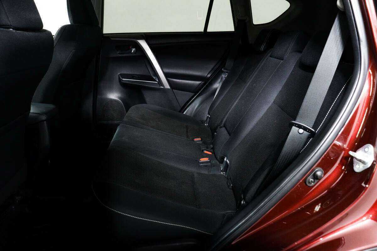 Б/У Тойота Рав4 2016 года. Фото: #11