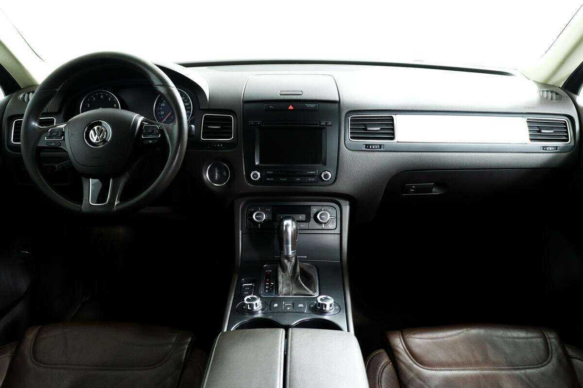 Б/У Фольксваген Туарег 2012 года. Фото: #10