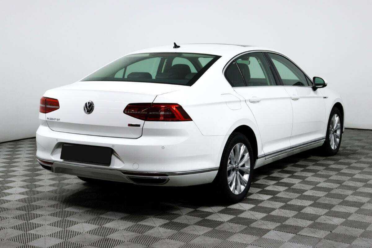 Volkswagen Passat 2018 года с пробегом. Фото: #3