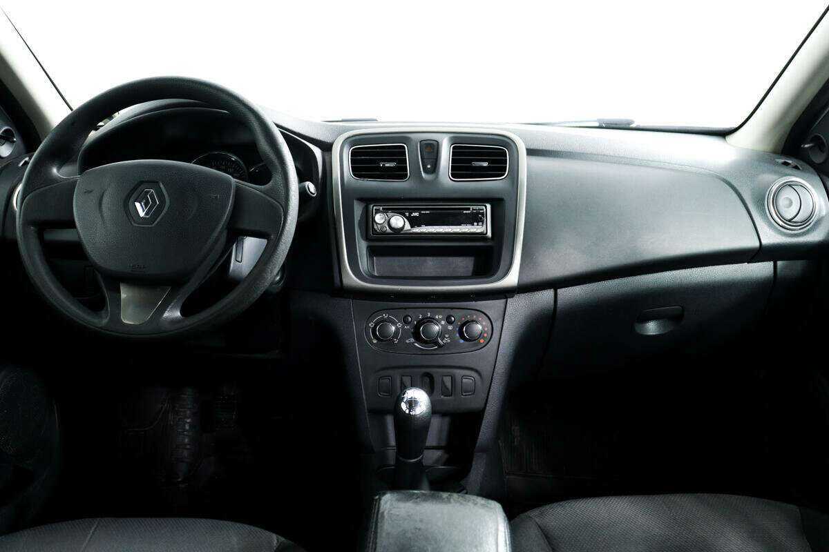 Б/У Рено Логан 2016 года. Фото: #10