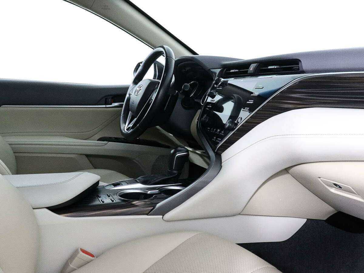 Toyota Camry 2018 года с пробегом. Фото: #6