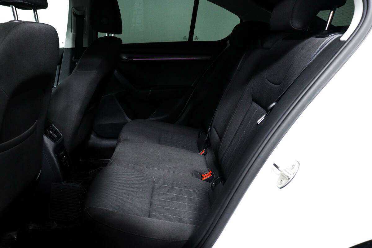 Б/У Шкода Октавия 2018 года. Фото: #11