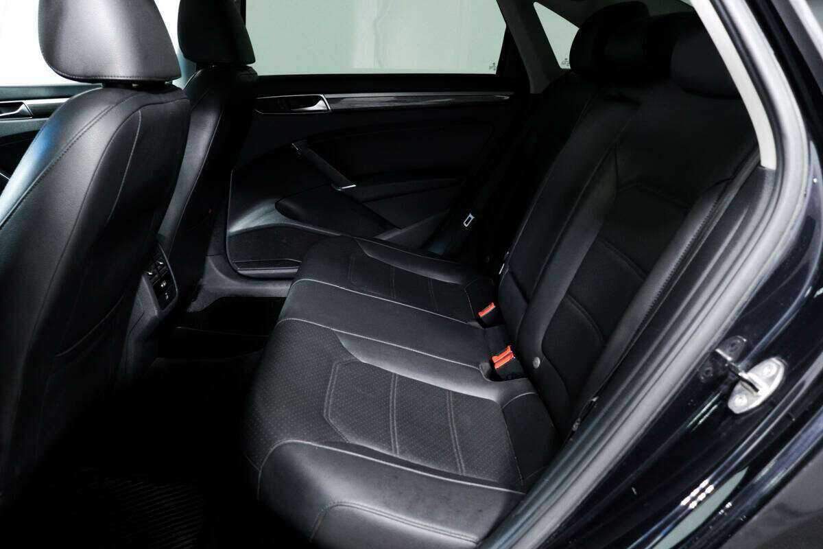 Б/У Фольксваген Пассат 2017 года. Фото: #11