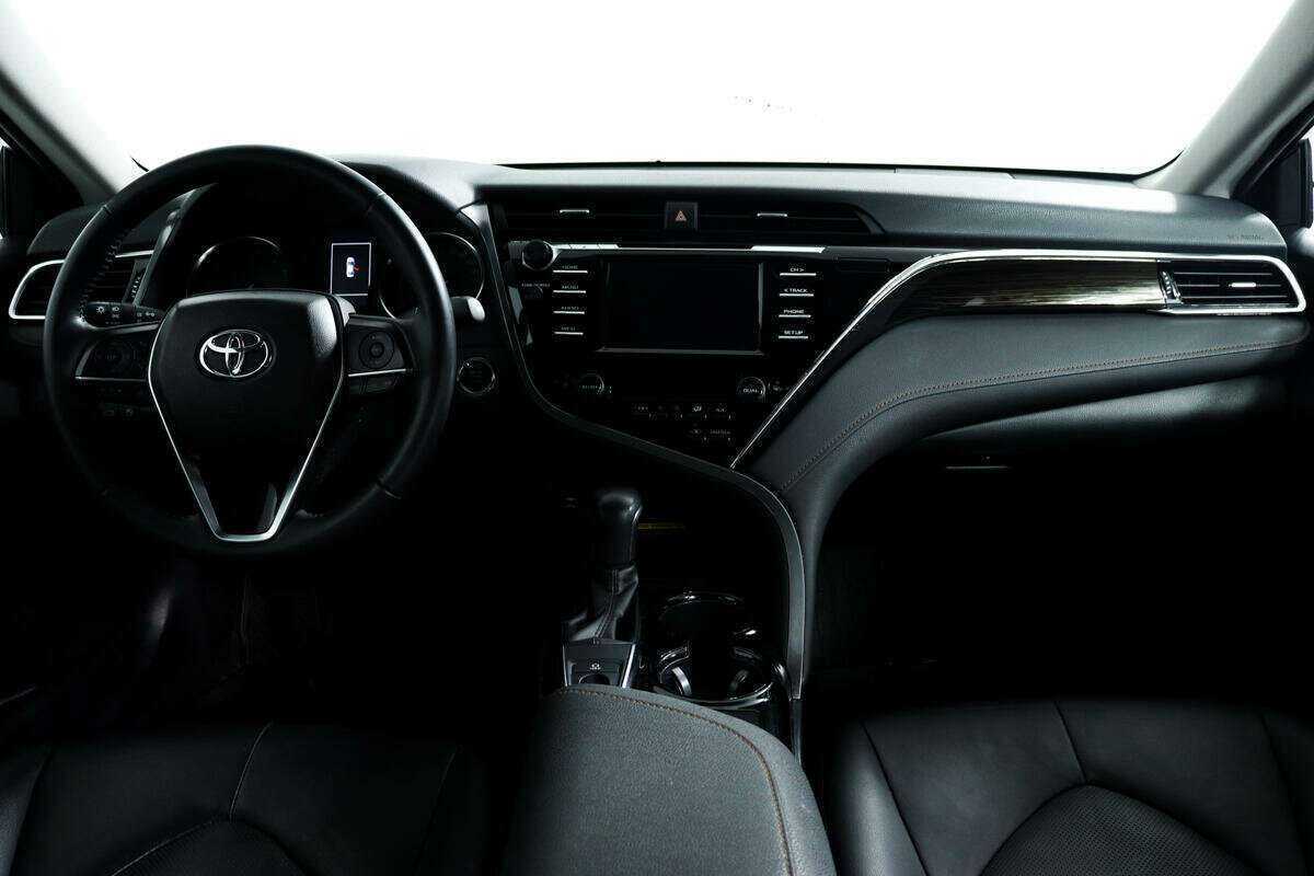 Toyota Camry 2018 года с пробегом. Фото: #10