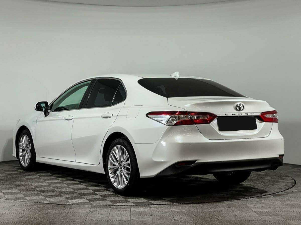 Б/У Тойота Камри 2018 года. Фото: #6