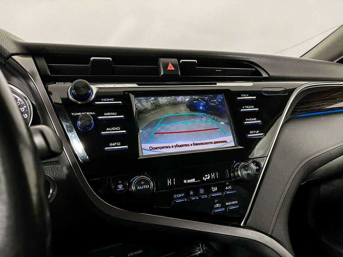 Б/У Тойота Камри 2018 года. Фото: #14