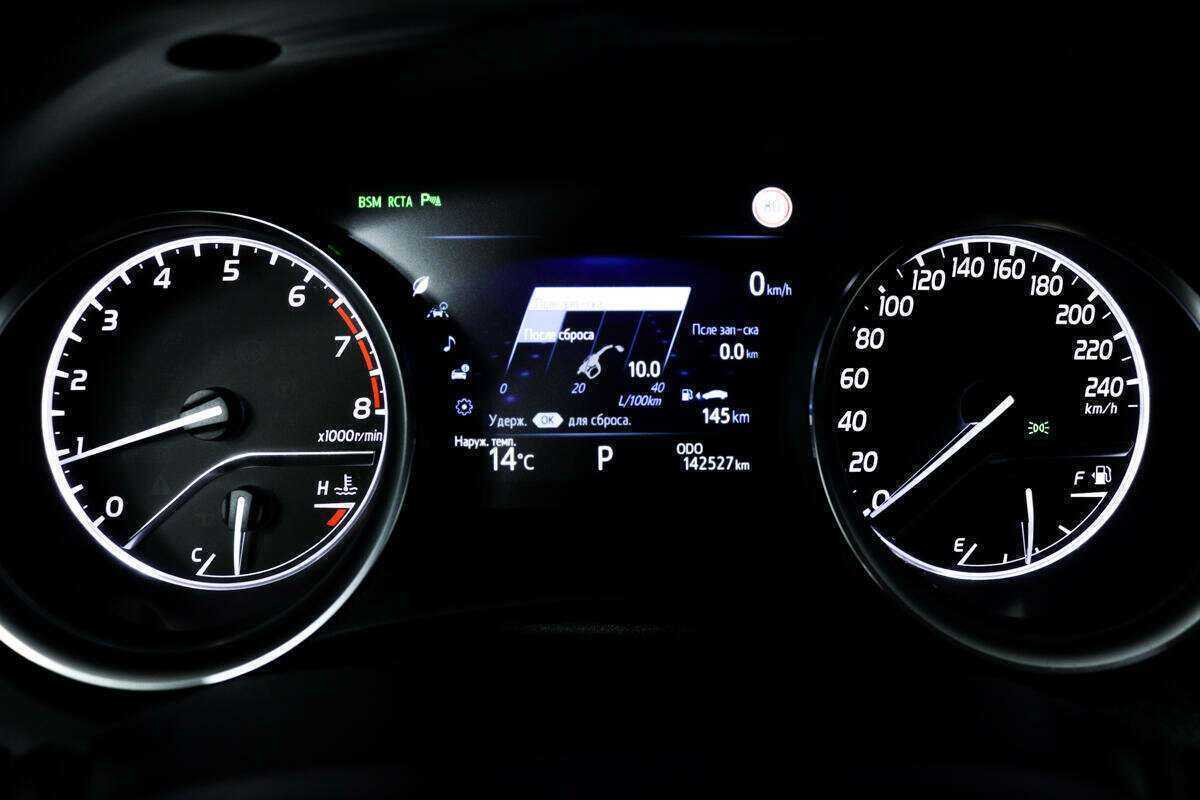 Toyota Camry 2019 года с пробегом. Фото: #9