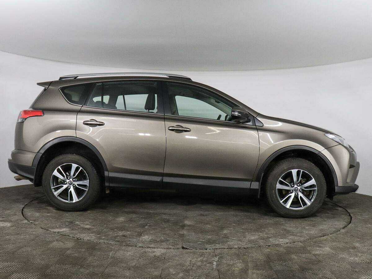 Toyota RAV4 2019 года с пробегом. Фото: #3