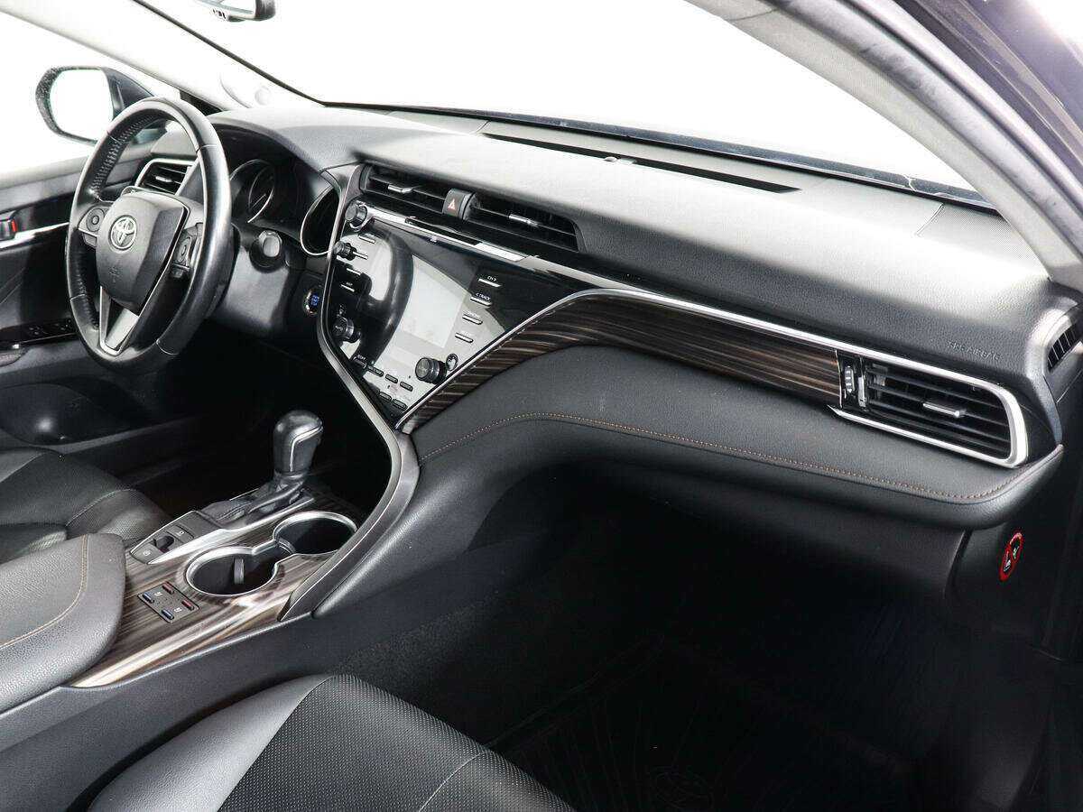 Toyota Camry 2018 года с пробегом. Фото: #9