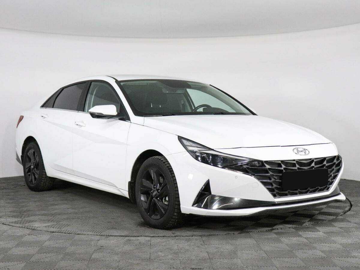 Hyundai Elantra 2021 года с пробегом. Фото: #2