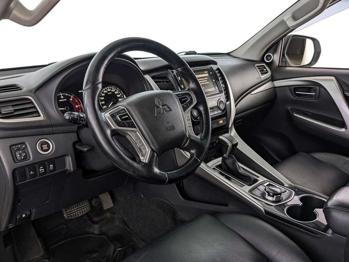 Mitsubishi Pajero Sport 2017 года с пробегом. Фото: #10