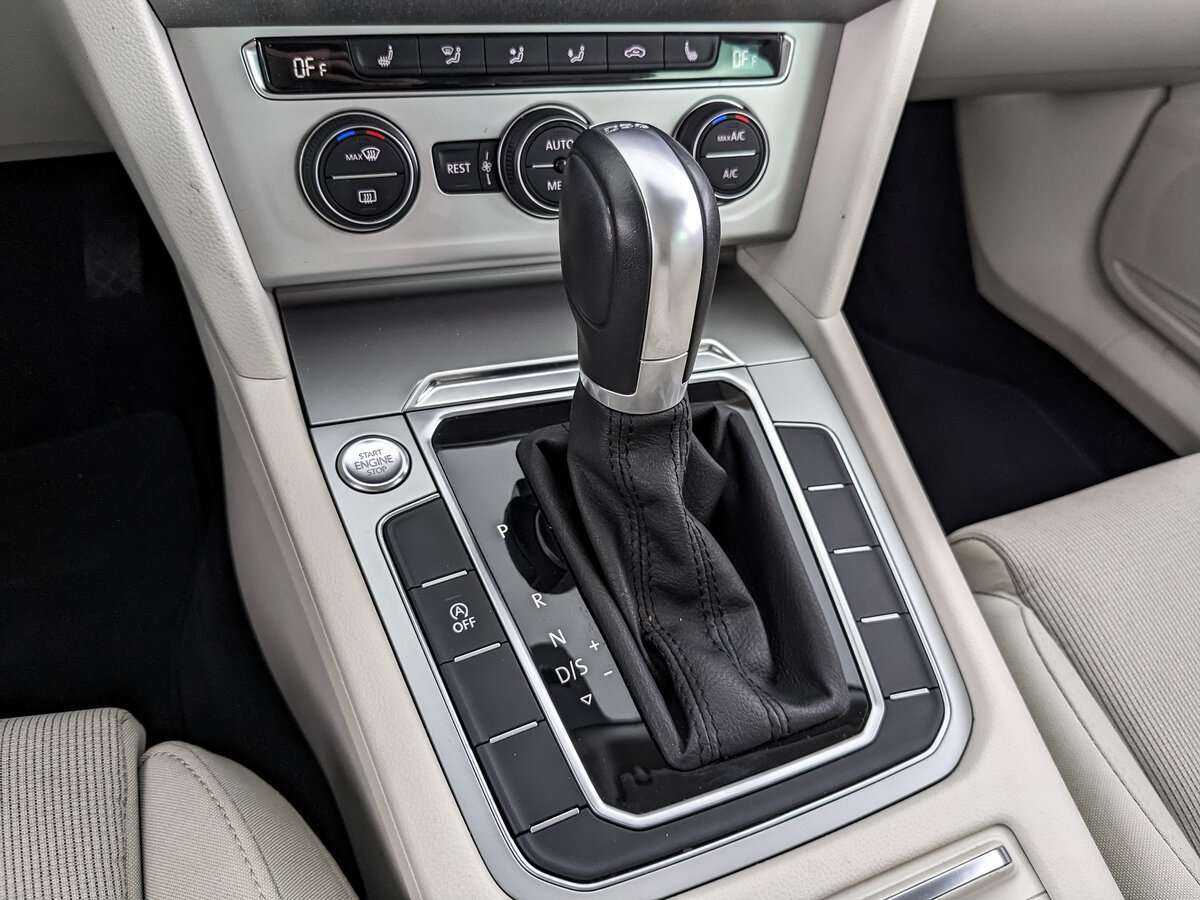 Б/У Фольксваген Пассат 2018 года. Фото: #21