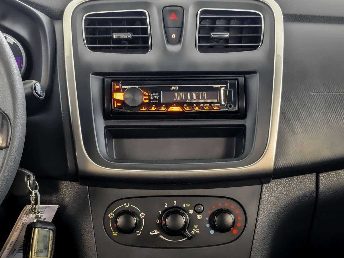 Б/У Рено Сандеро 2016 года. Фото: #12