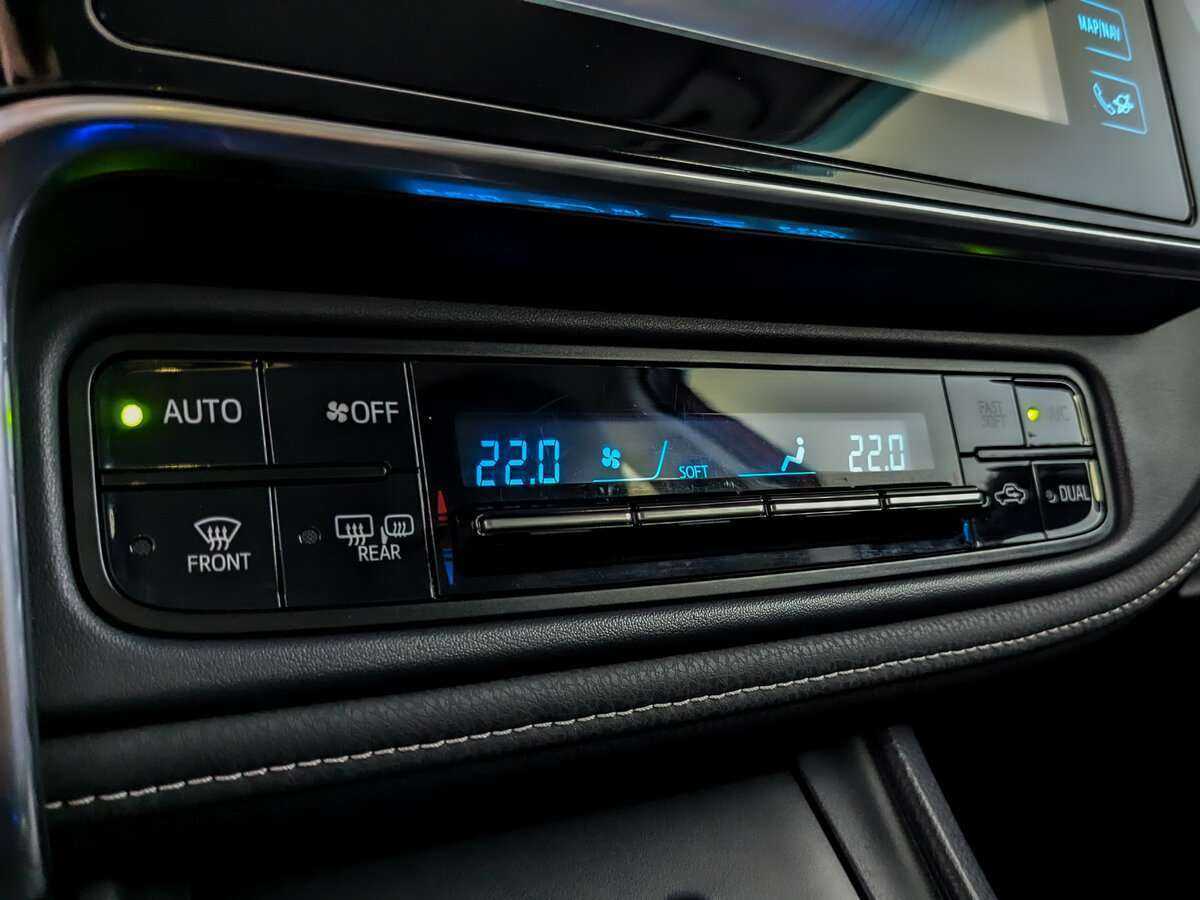 Б/У Тойота Королла 2018 года. Фото: #23