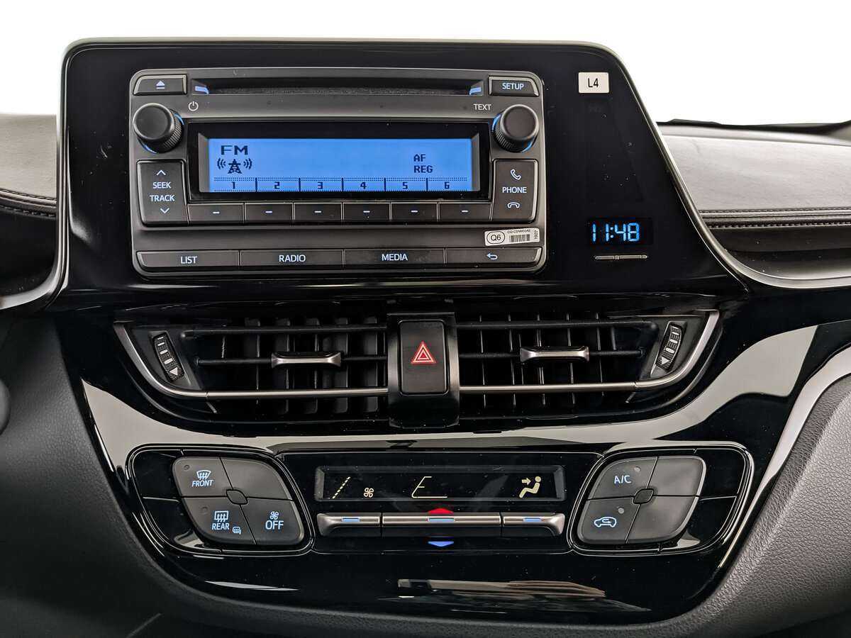 Toyota C-HR 2019 года с пробегом. Фото: #11