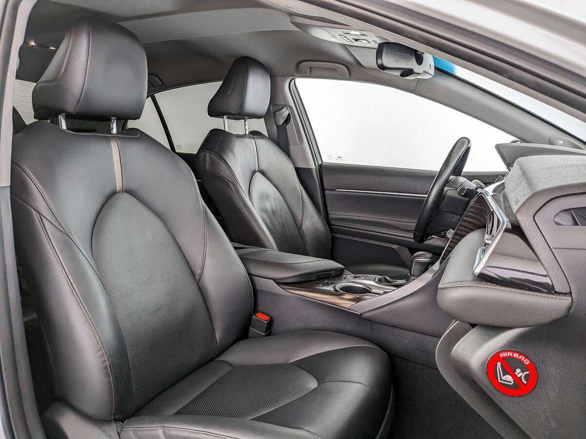 Б/У Тойота Камри 2019 года. Фото: #23