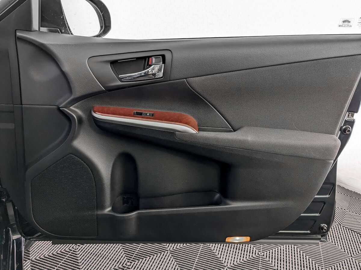 Б/У Тойота Камри 2013 года. Фото: #18