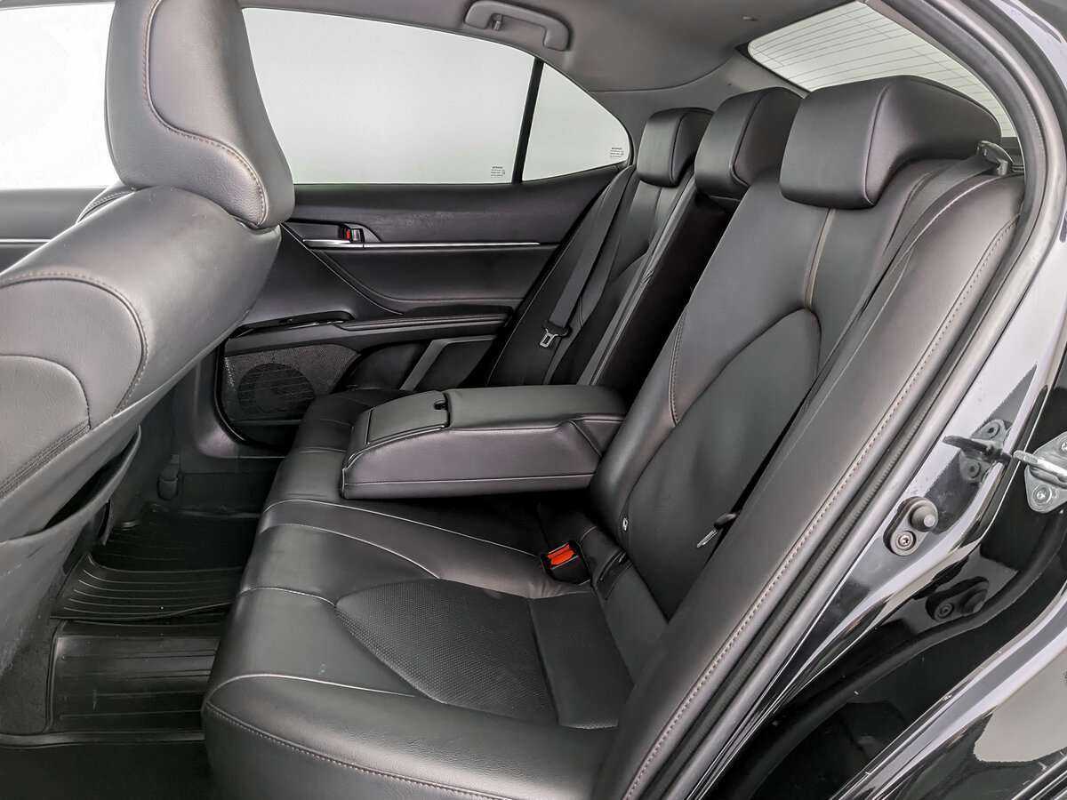 Б/У Тойота Камри 2019 года. Фото: #9