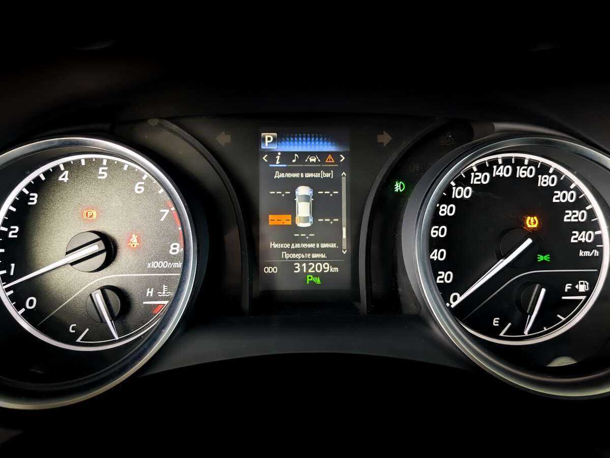 Б/У Тойота Камри 2019 года. Фото: #10