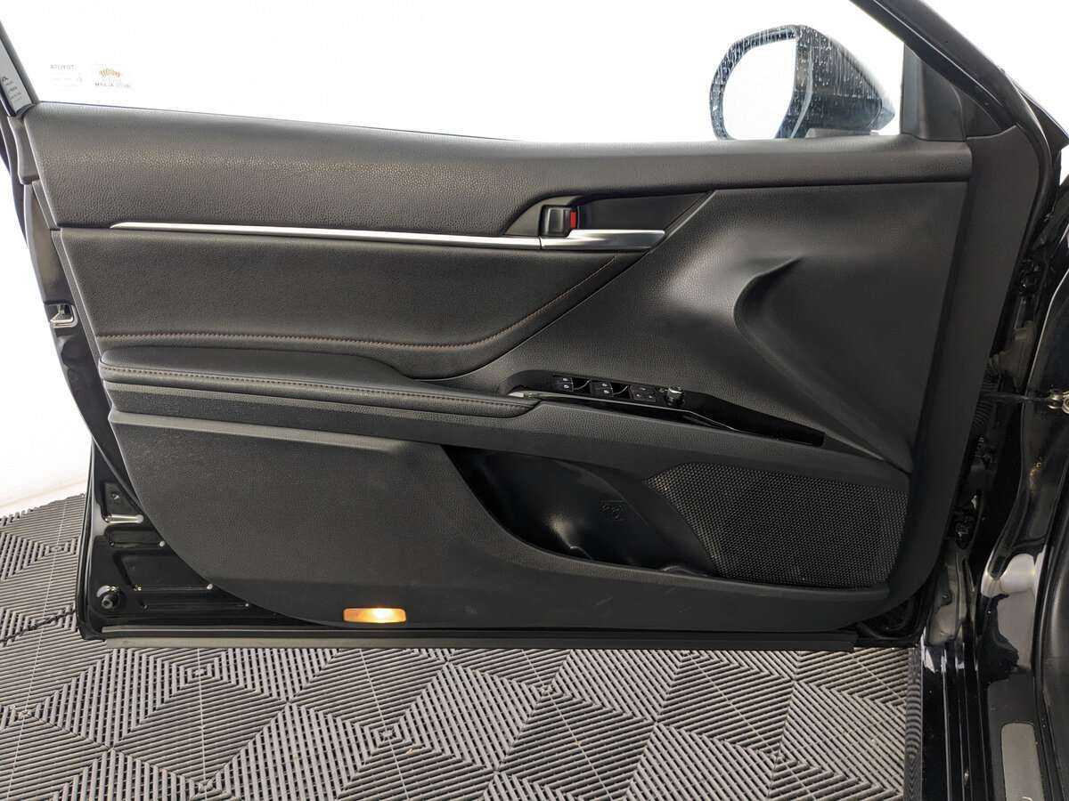 Б/У Тойота Камри 2019 года. Фото: #14