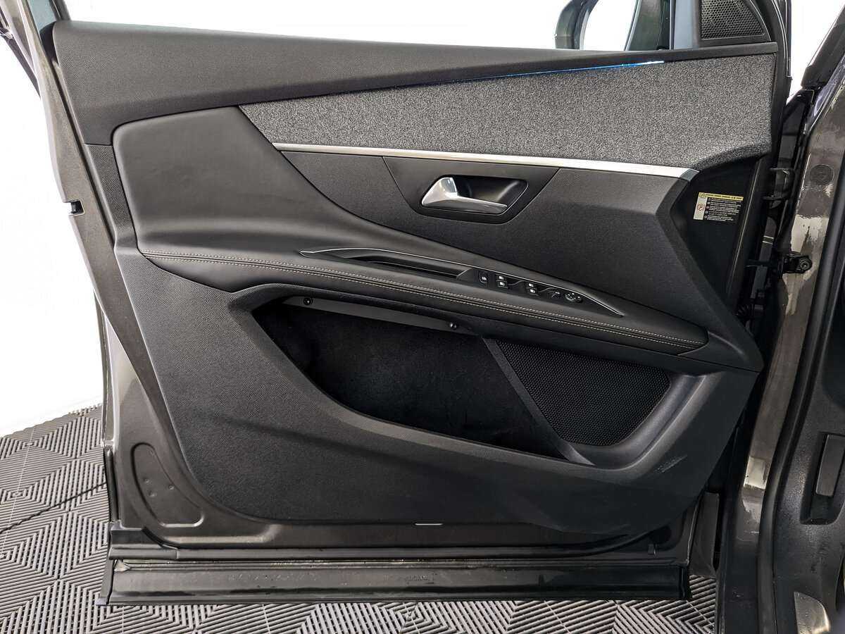 Б/У Пежо 3008 2018 года. Фото: #13