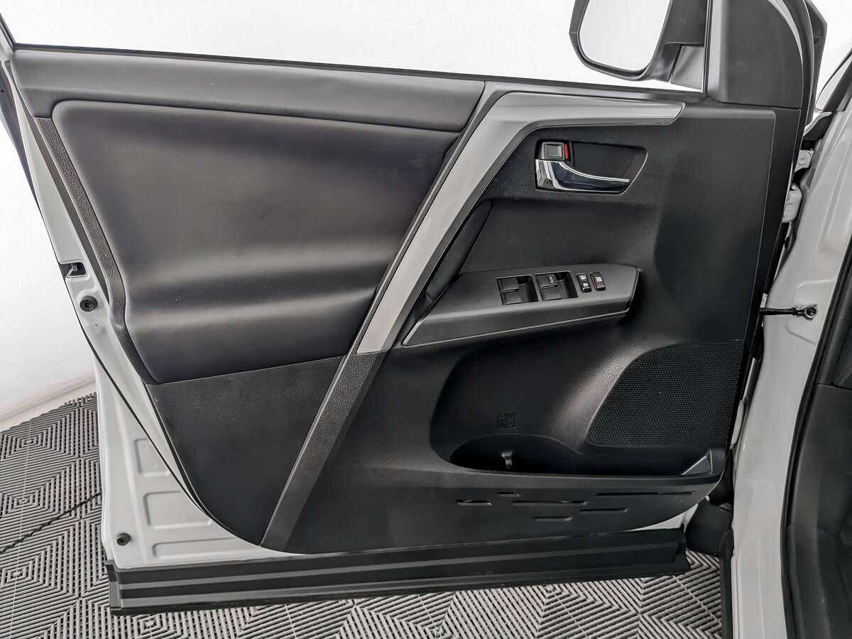 Toyota RAV4 2019 года с пробегом. Фото: #14
