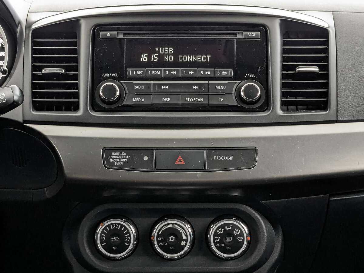 Б/У Митсубиши Лансер 2015 года. Фото: #11