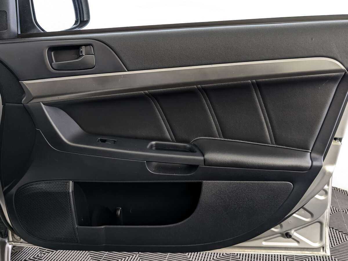 Б/У Митсубиши Лансер 2015 года. Фото: #19