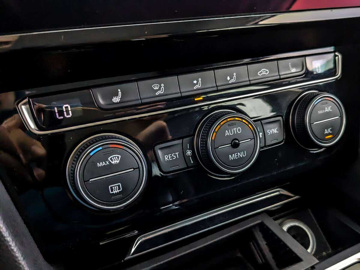 Б/У Фольксваген Пассат 2017 года. Фото: #25