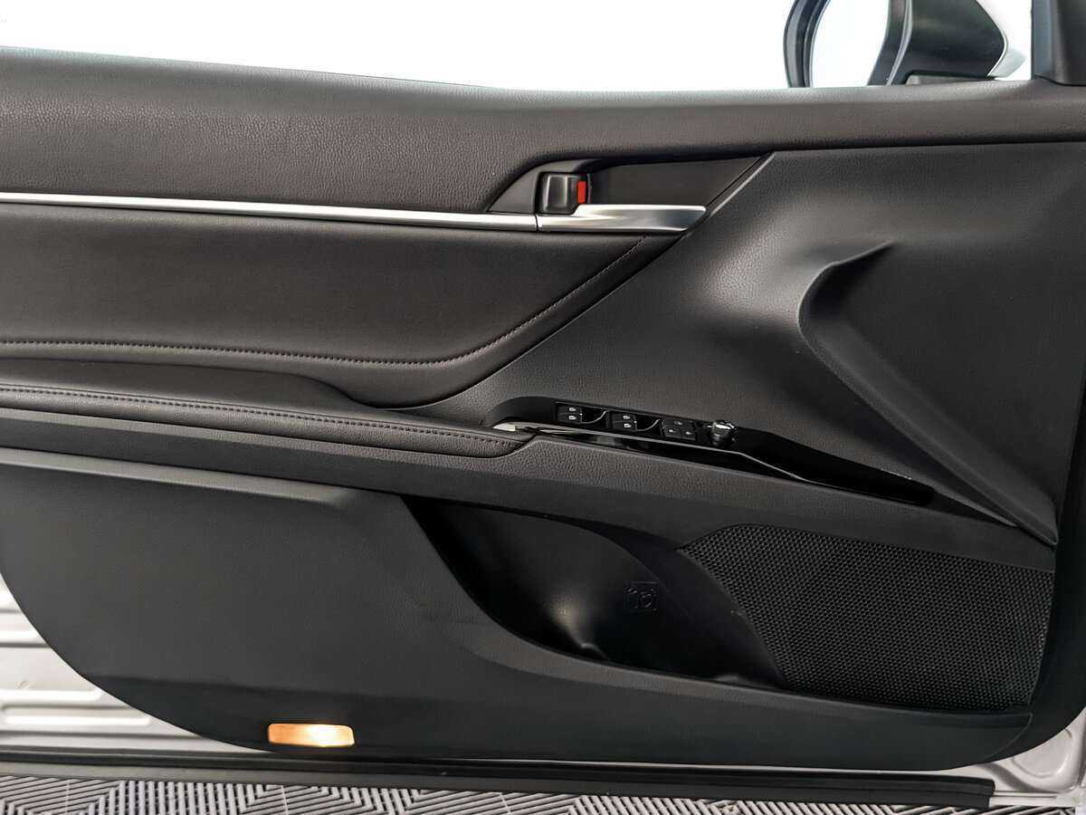 Б/У Тойота Камри 2020 года. Фото: #18