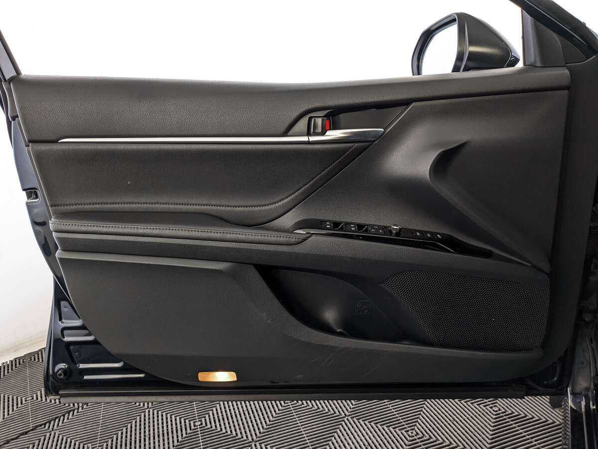 Б/У Тойота Камри 2018 года. Фото: #14