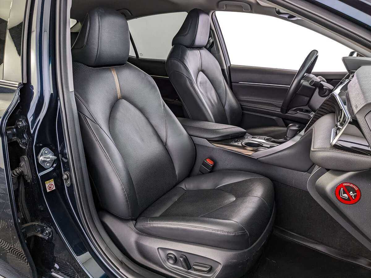 Б/У Тойота Камри 2018 года. Фото: #19