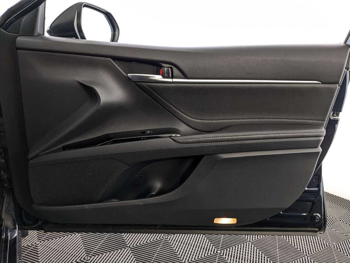 Б/У Тойота Камри 2018 года. Фото: #20