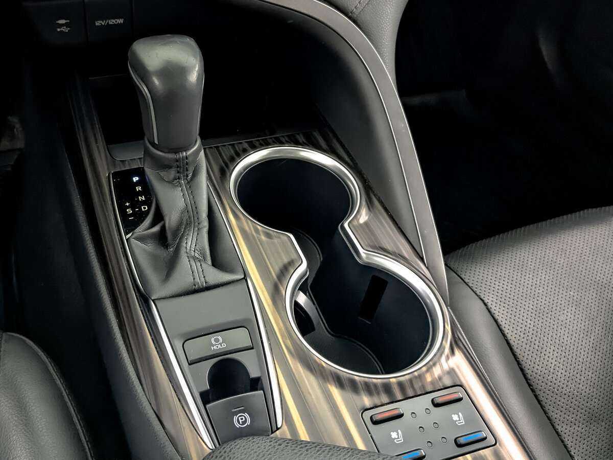 Б/У Тойота Камри 2018 года. Фото: #21