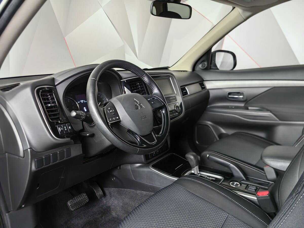 Mitsubishi Outlander 2018 года с пробегом. Фото: #13