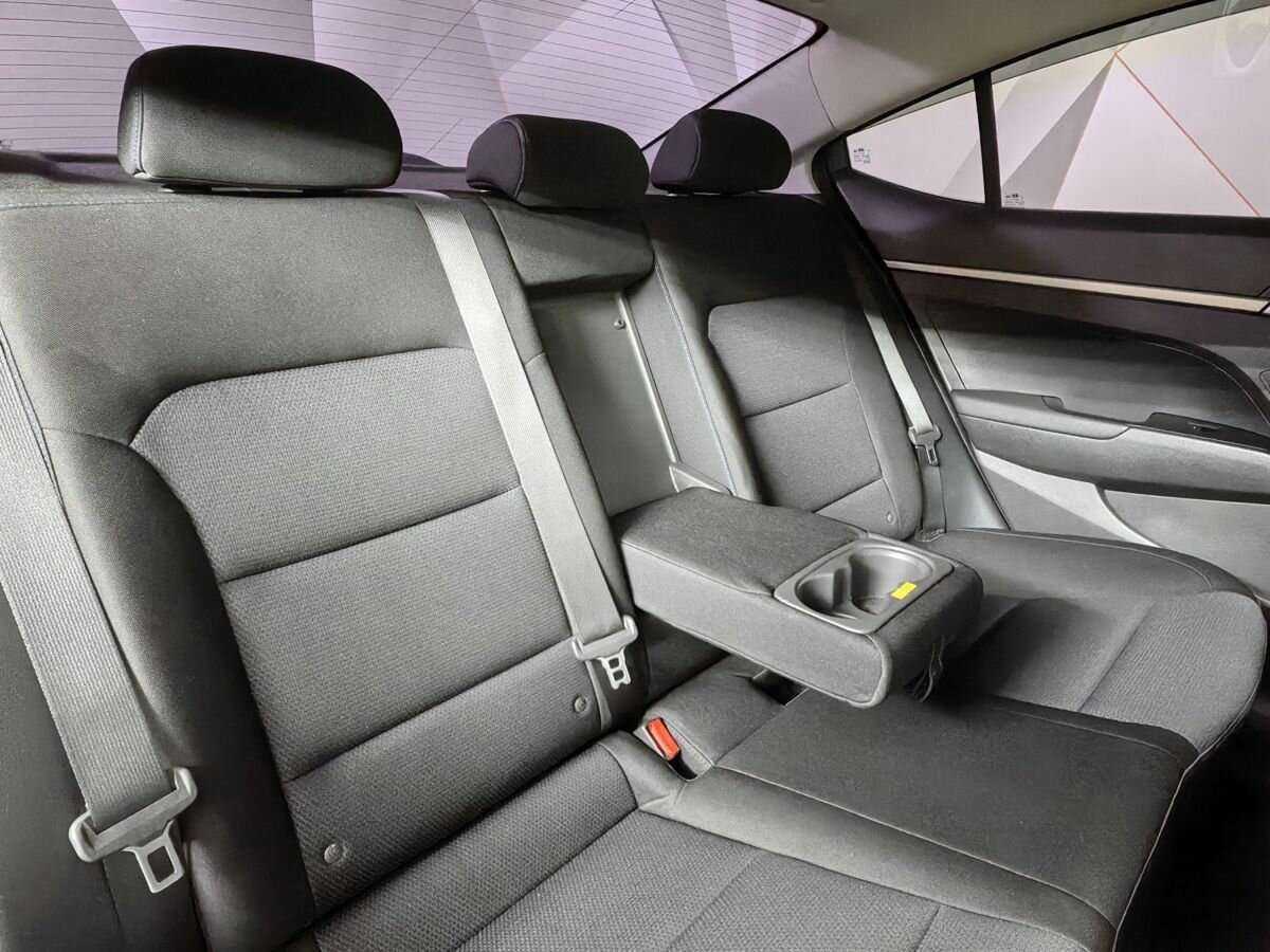 Hyundai Elantra 2018 года с пробегом. Фото: #11
