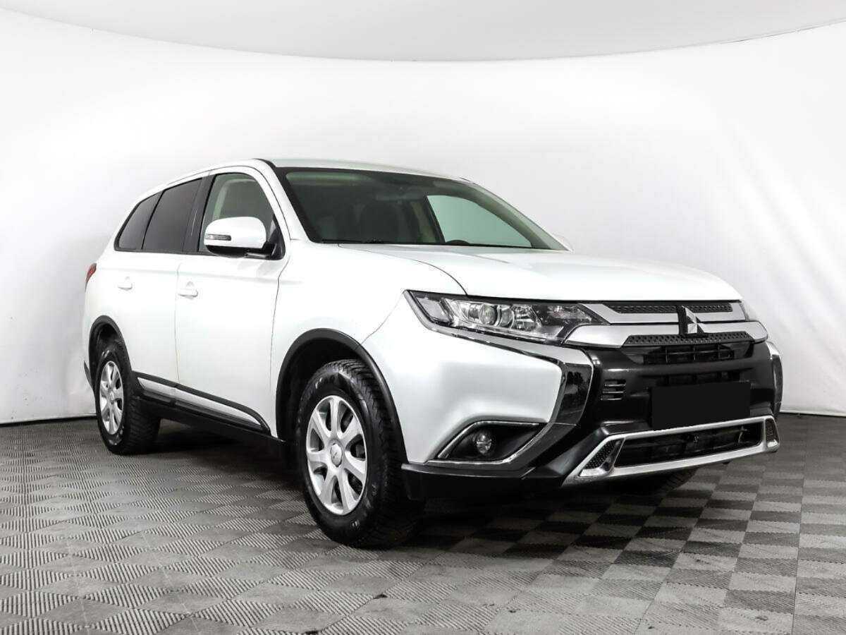 Mitsubishi Outlander 2018 года с пробегом. Фото: #2