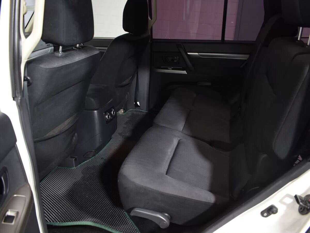 Б/У Митсубиши Паджеро 2015 года. Фото: #7