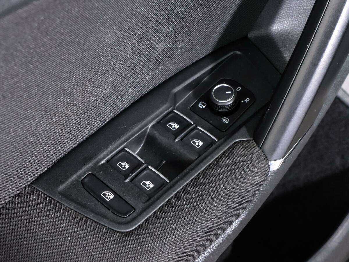 Б/У Фольксваген Тигуан 2018 года. Фото: #17