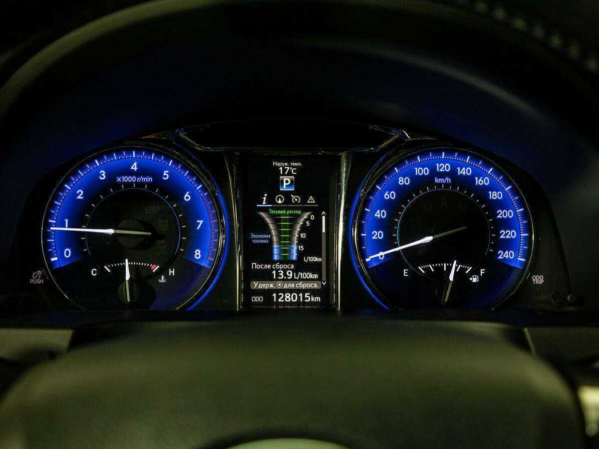 Б/У Тойота Камри 2015 года. Фото: #10