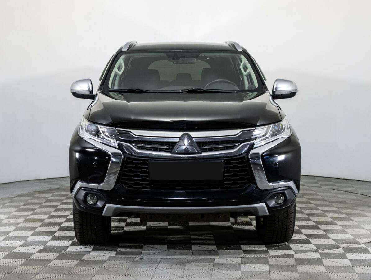 Mitsubishi Pajero Sport 2017 года с пробегом. Фото: #1