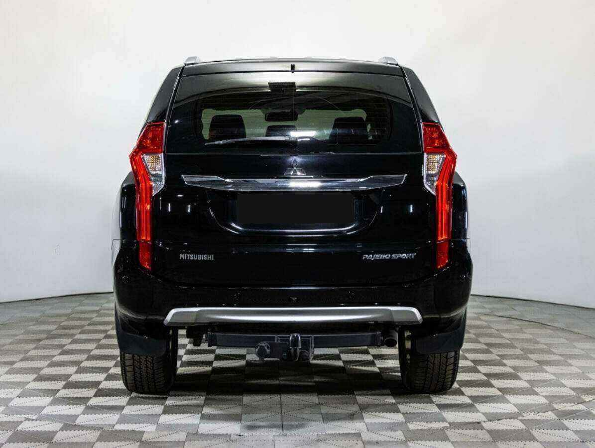 Mitsubishi Pajero Sport 2017 года с пробегом. Фото: #5