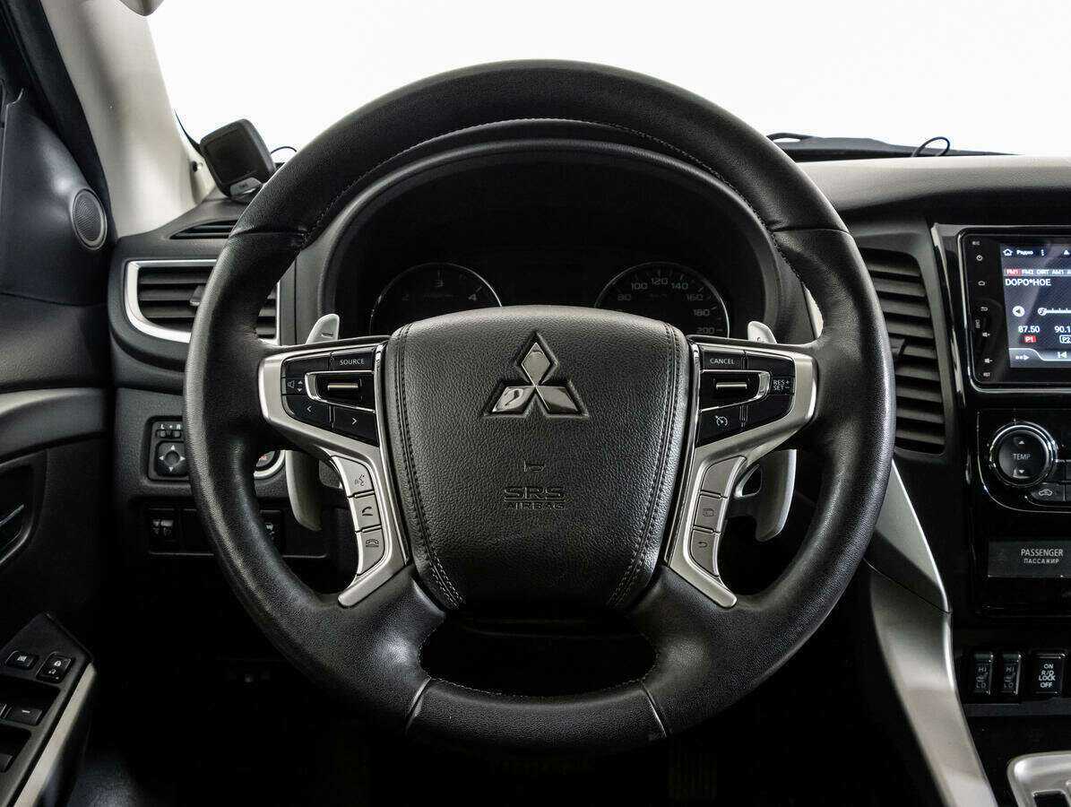 Mitsubishi Pajero Sport 2017 года с пробегом. Фото: #11