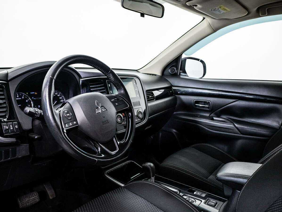 Mitsubishi Outlander 2018 года с пробегом. Фото: #8