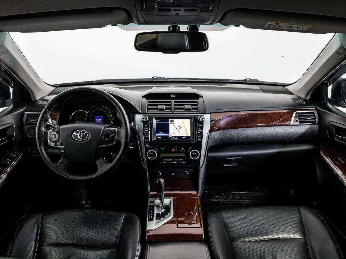 Б/У Тойота Камри 2013 года. Фото: #12