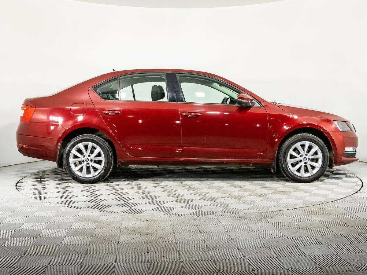 Б/У Шкода Октавия 2018 года. Фото: #3