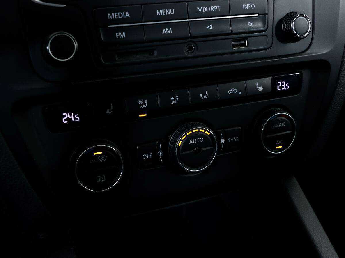 Б/У Фольксваген Джетта 2015 года. Фото: #12