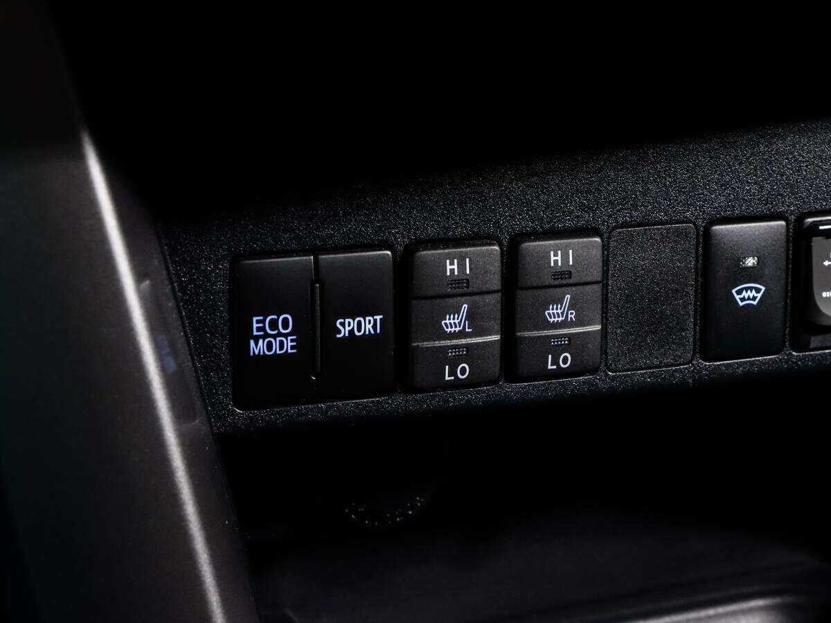 Б/У Тойота Рав4 2017 года. Фото: #13