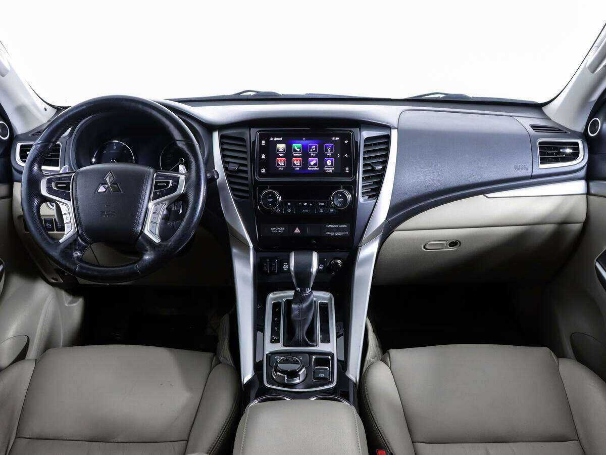 Mitsubishi Pajero Sport 2017 года с пробегом. Фото: #9