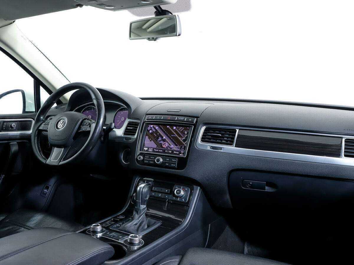 Б/У Фольксваген Туарег 2016 года. Фото: #6